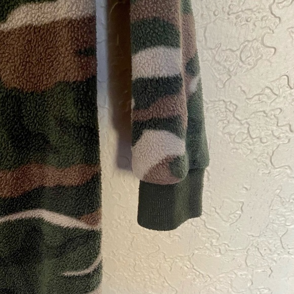 Fleece Jammies Camo-Print - Picture 7 of 9